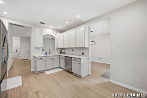 Building Photo - 8787 Laurel Canyon Dr