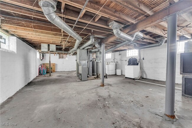 Building Photo - 10602 Langton Ave