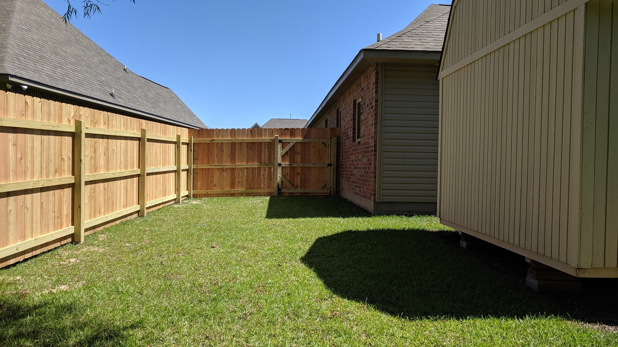 Building Photo - 742 Red Pine Dr