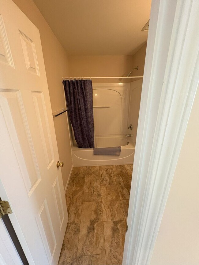 Building Photo - Centrally located Townhouse in Charlotte