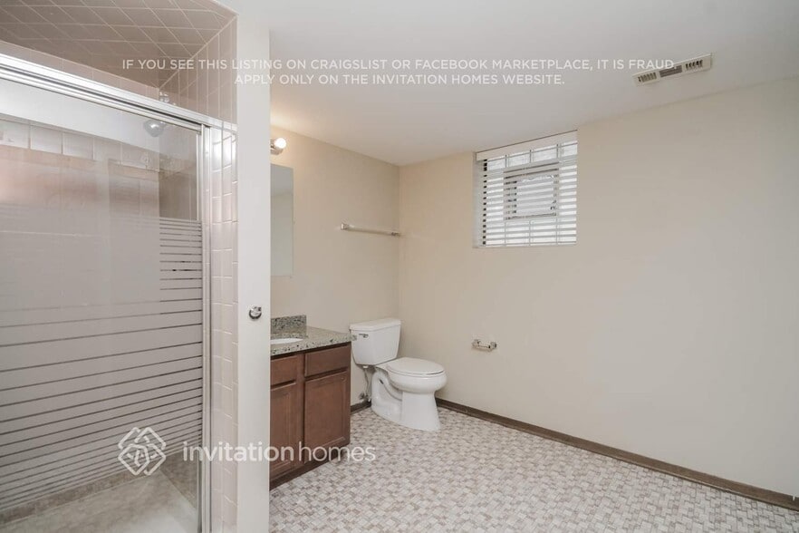 Building Photo - 16632 Parkview Ave