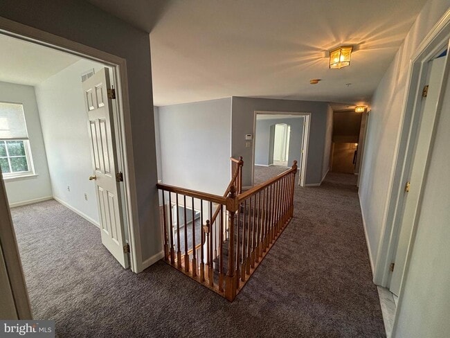 Building Photo - 721 Deer Creek Dr