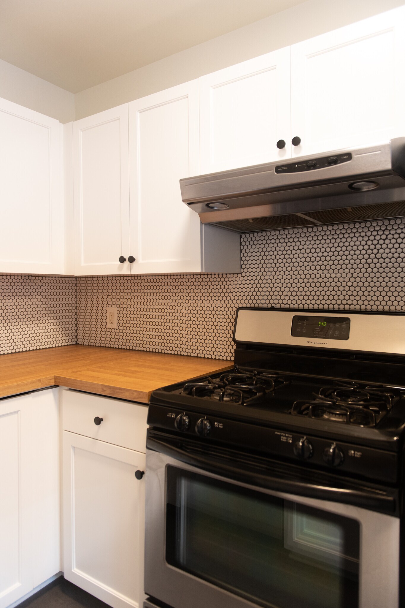Building Photo - 701 NE 28th Ave