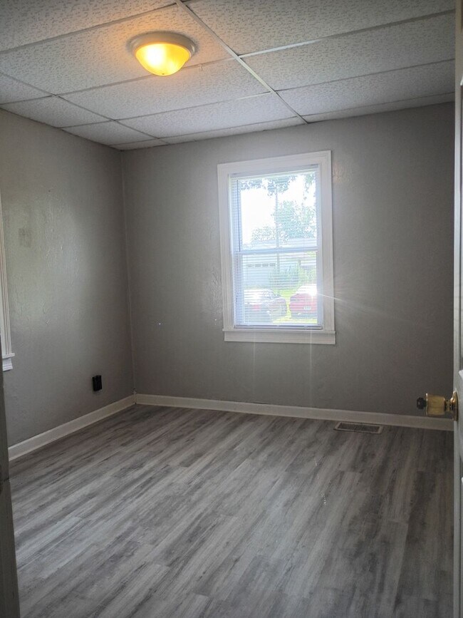 Building Photo - 2815-2815 1/2 S Pershing Dr