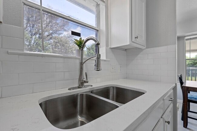 Building Photo - 7117 Church Park Dr