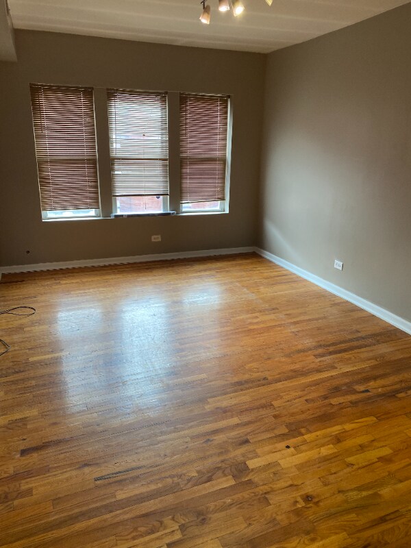 Building Photo - 1307 E 71st Pl
