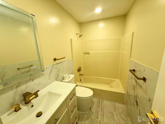 Building Photo - 5 Pelmont Pl