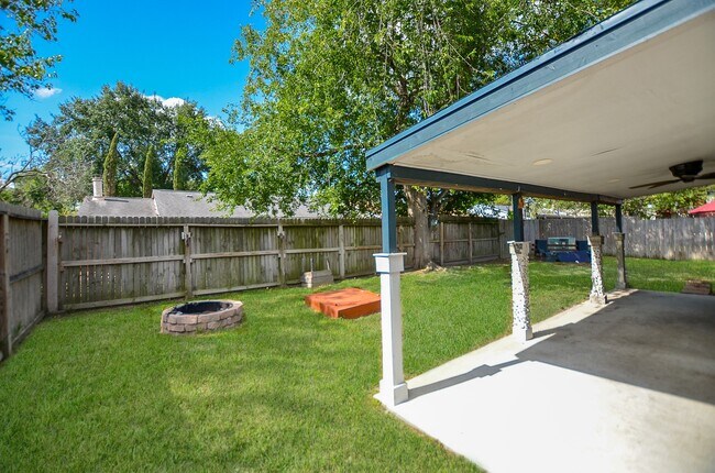 Building Photo - 17323 Glenpatti Dr