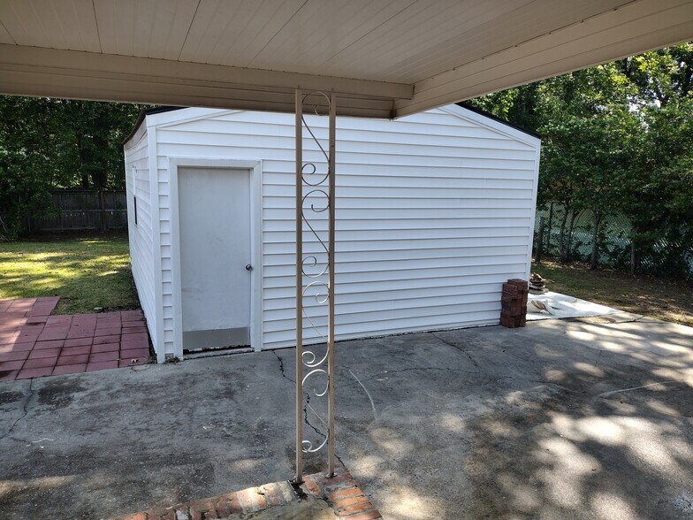 Wired work shop, with AC - 107 Via Eldorado Dr