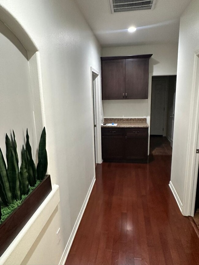 Building Photo - Beautiful 3bd/2ba Single Story with Primary Suite!