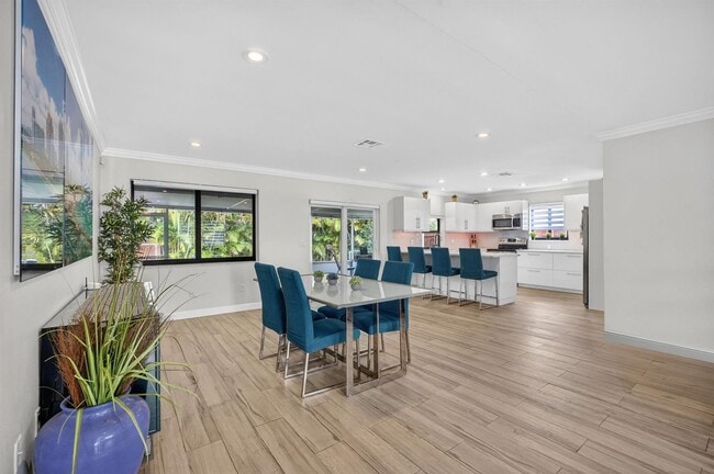 Building Photo - 407 SE 5th St