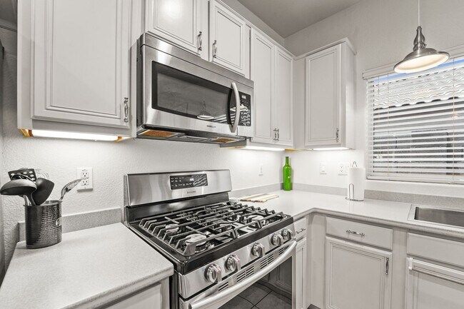 Building Photo - Your Goodyear Retreat Awaits – Updated 4BR...