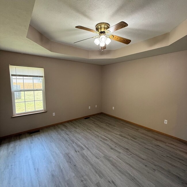 Building Photo - 2 bedroom 2 bath Duplex in Clever Won't la...