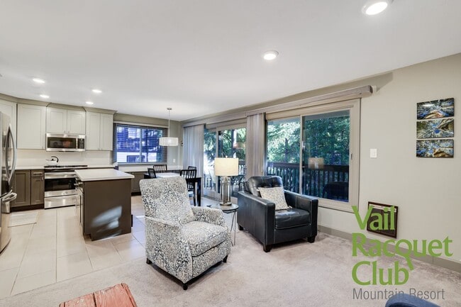 Building Photo - 4660 Racquet Club Dr