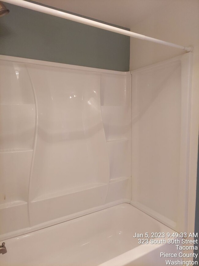 Building Photo - For Rent - Tacoma darling 1 bedroom 1 bath...