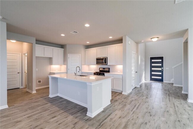 Building Photo - 2205 Limestone Lake Dr