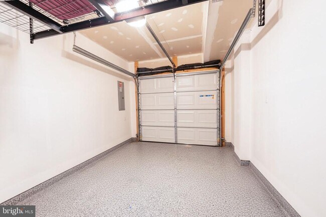 Building Photo - 806 Maury Ave