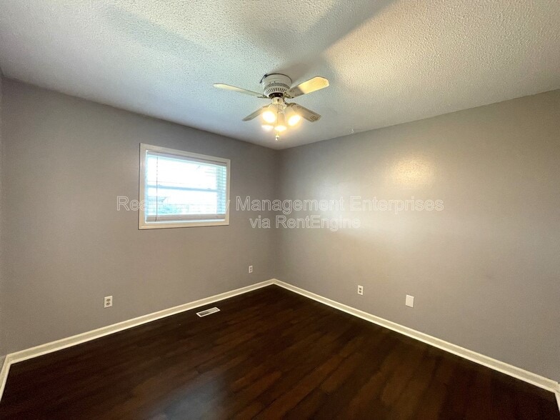 Building Photo - 6317 N Warren Ave