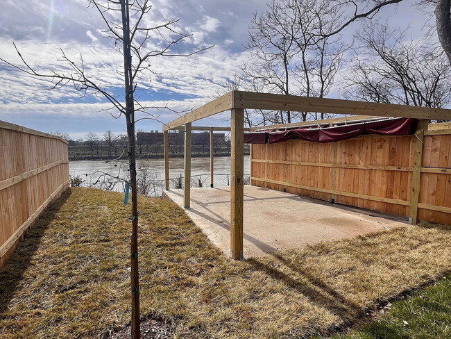 Building Photo - "Spacious 4-Bed Townhouse Oasis in Nashville – 2,500 Sq. Ft. of Modern Comfort!"