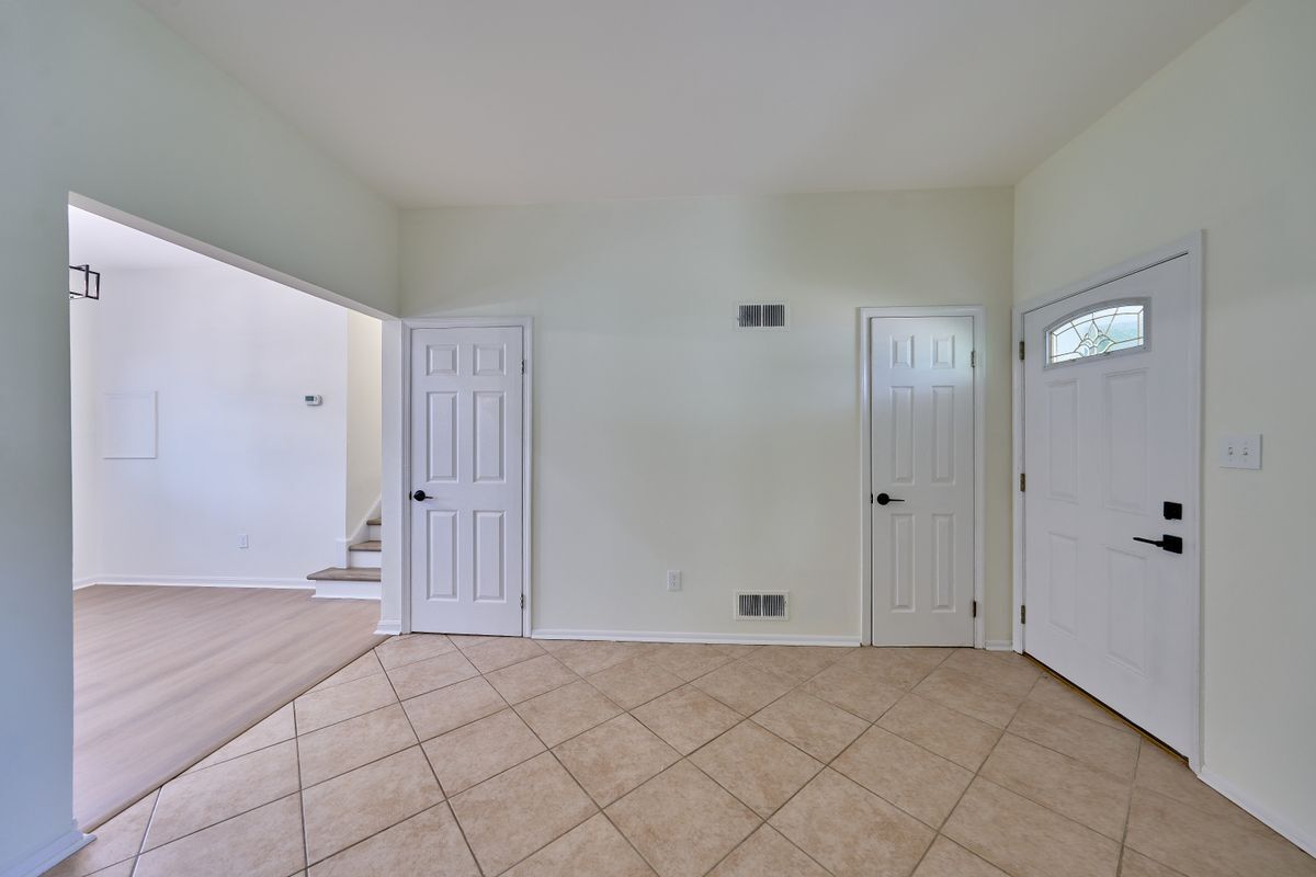 Building Photo - 2924 Gracefield Rd