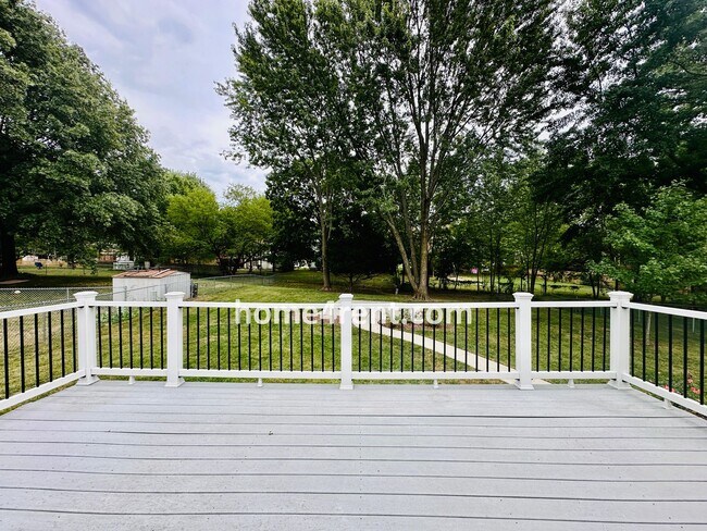 Building Photo - Wonderful Three Bedroom Olathe Home in a Q...