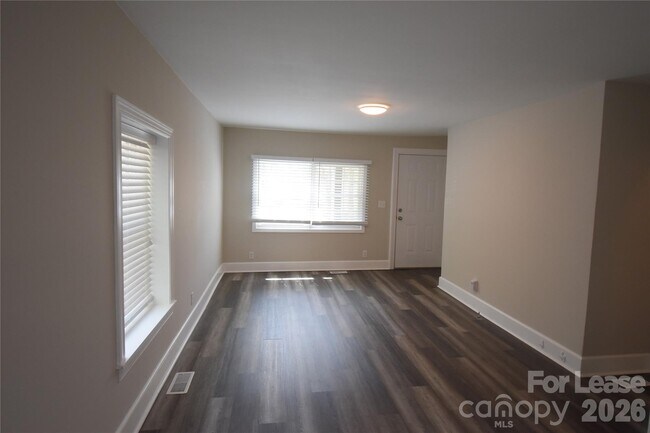 Building Photo - 508 E Webb St