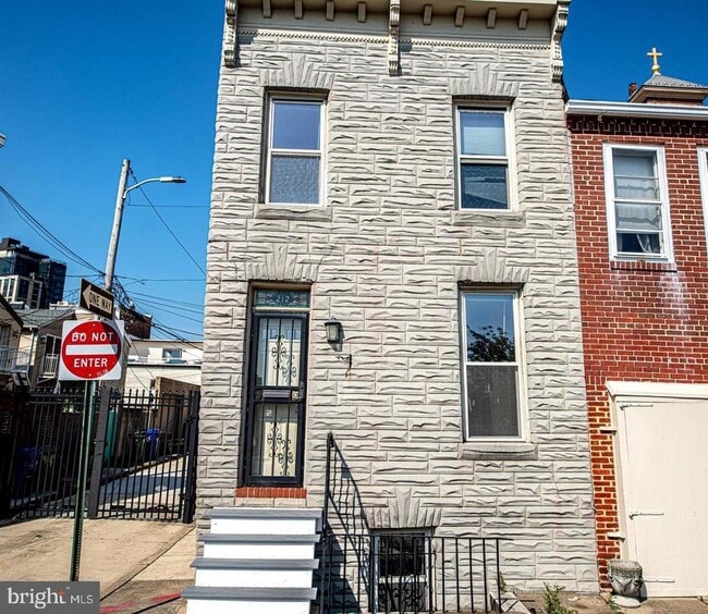 Primary Photo - 212 Lloyd St