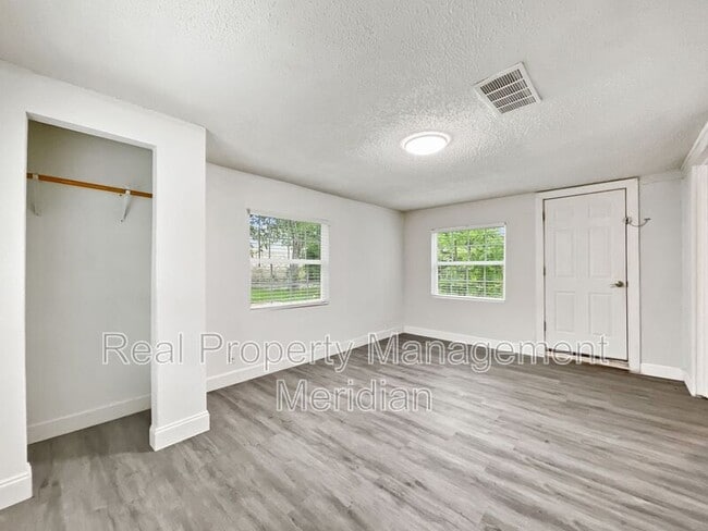 Building Photo - 2204 Berwick Ave
