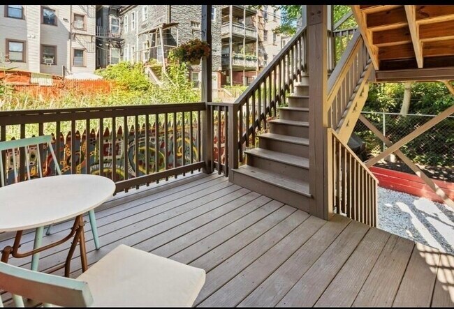 Building Photo - 171 Brooks St