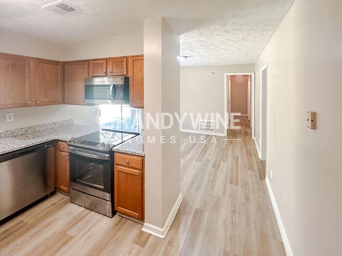 Building Photo - 6230 Cedar Wood Dr