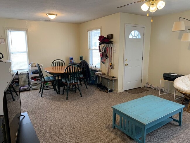Building Photo - Charming 2 Bed/1 Bath Home Near the K-Stat...