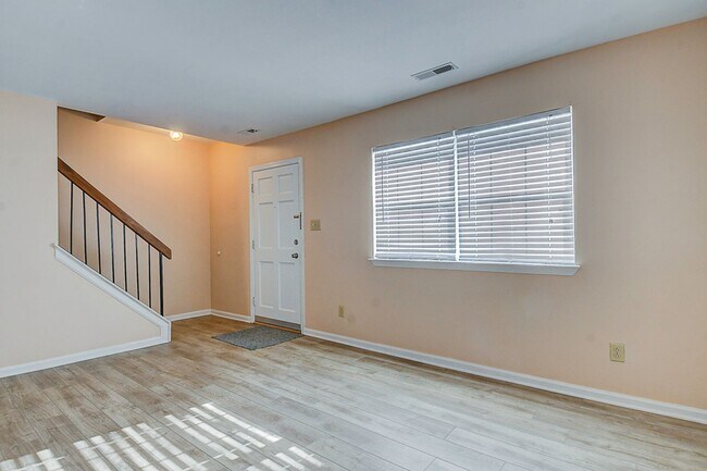 Building Photo - TOWNHOME FOR RENT - HAMPTON!
