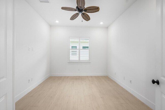 Building Photo - 15763 Longboat Key Dr