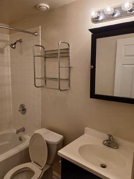 Primary Photo - 7001 Chain Fern Ct