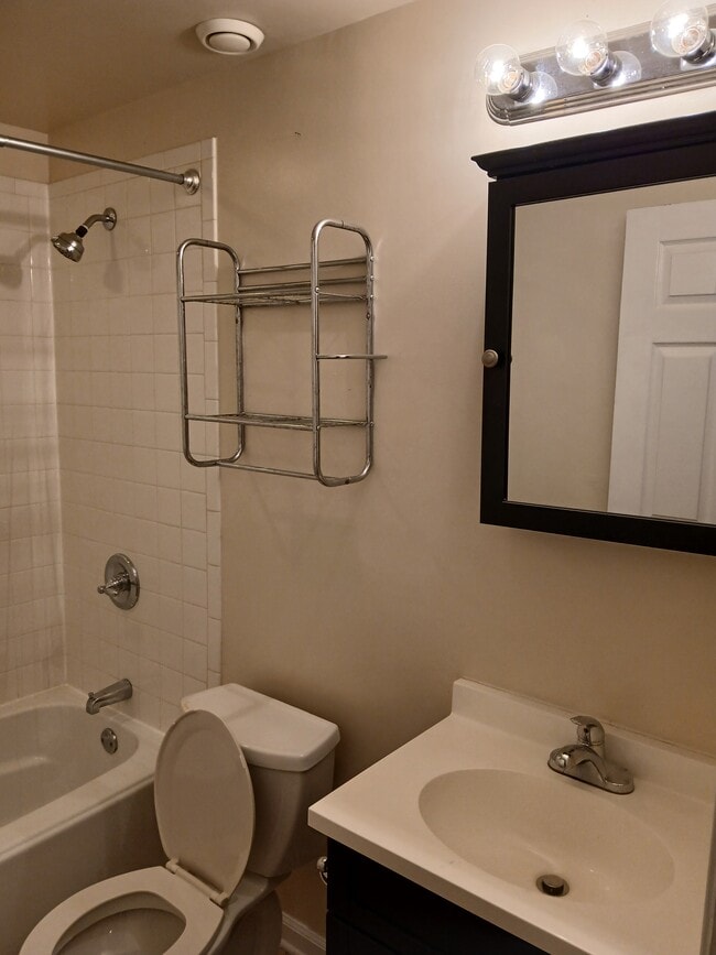 Building Photo - 7001 Chain Fern Ct