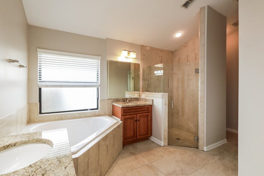 Building Photo - 3039 Stonewood Way