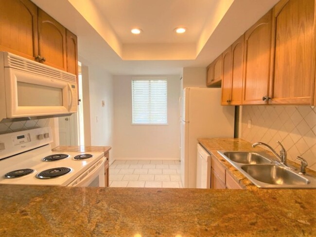 Building Photo - Beautiful 2 Bedroom Port Orange Townhome!