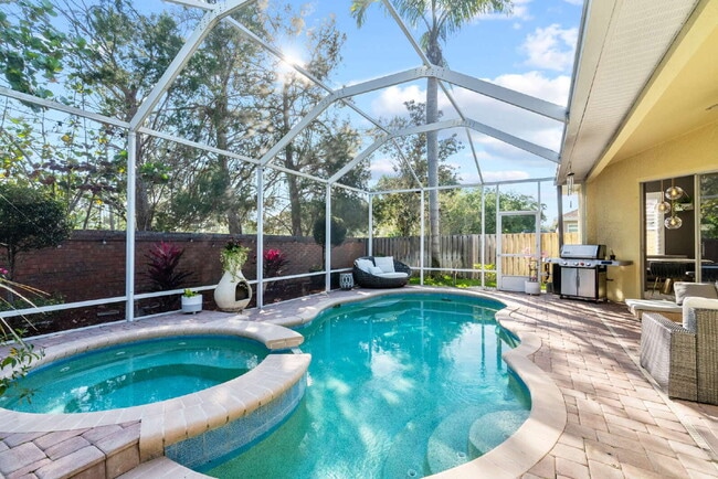 Building Photo - Beautiful 4-Bedroom Pool Home in the Heart of Westchase