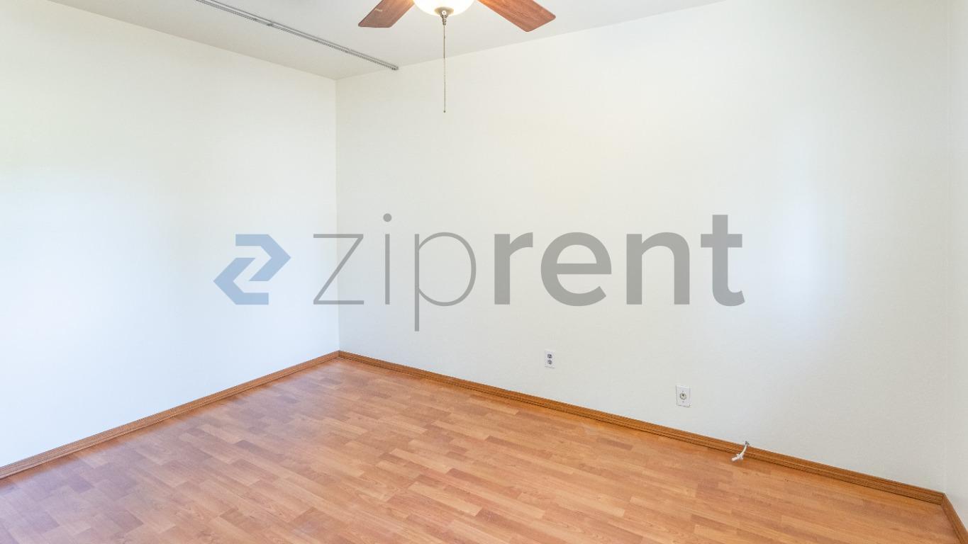 Building Photo - Unit B