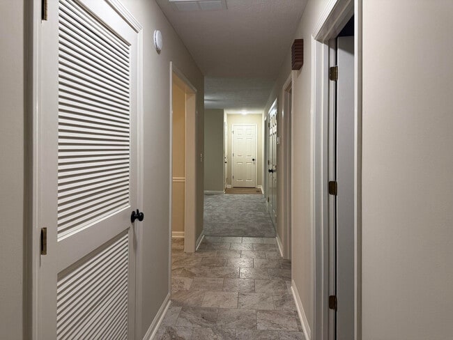 Building Photo - 105 Oakmont Ln