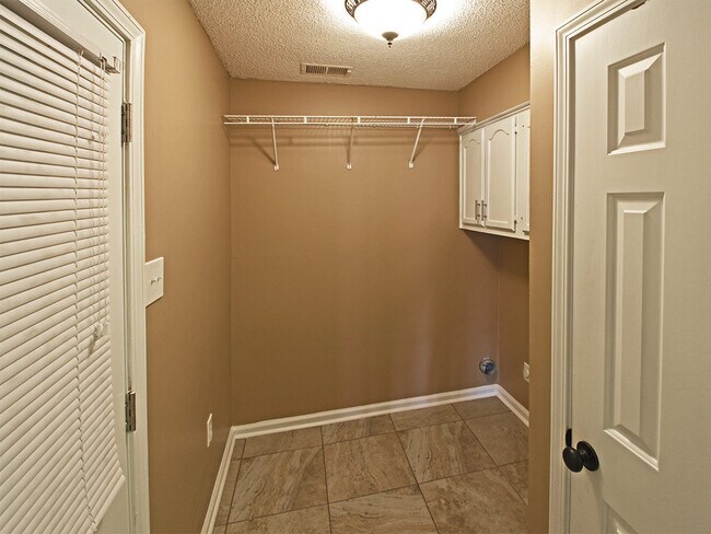 Building Photo - 8096 Ballarat Cove