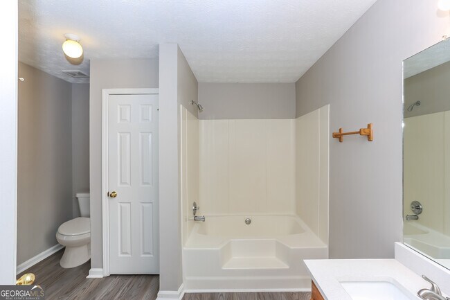 Building Photo - 991 Alford Ct