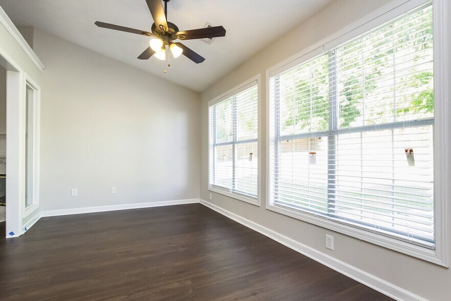 Building Photo - 2585 Fairmont Park Ct