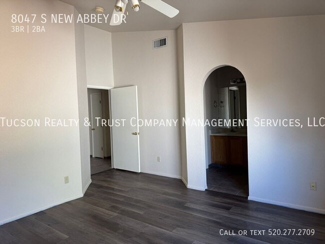 Building Photo - 8047 S New Abbey Dr