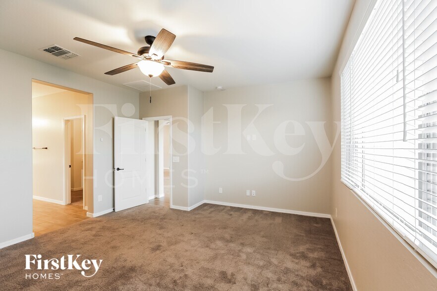 Building Photo - 19748 W Devonshire Ave