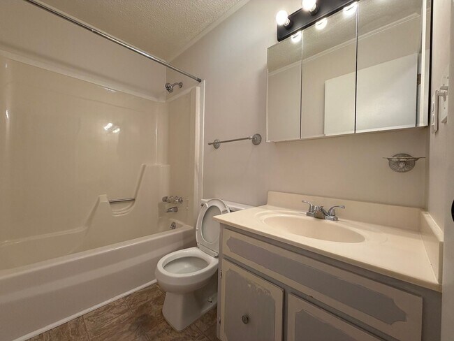 Building Photo - Large 4/2 with finished basement/bonus room- $1,895
