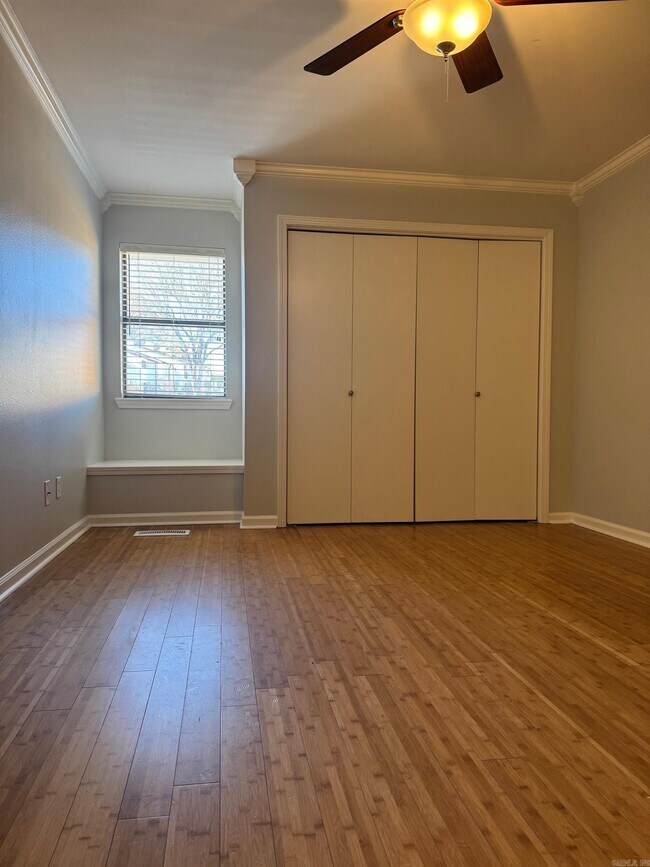 Building Photo - 301 Kings Row Dr