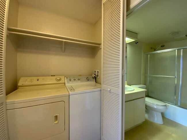 Building Photo - RARELY AVAILABLE MAKIKI PARK PLACE - ALL UTILITIES INCLUDED!