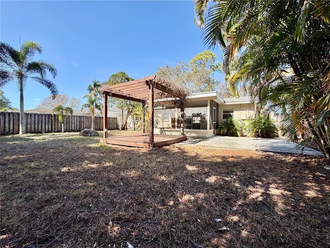 Building Photo - 510 81st Ave N