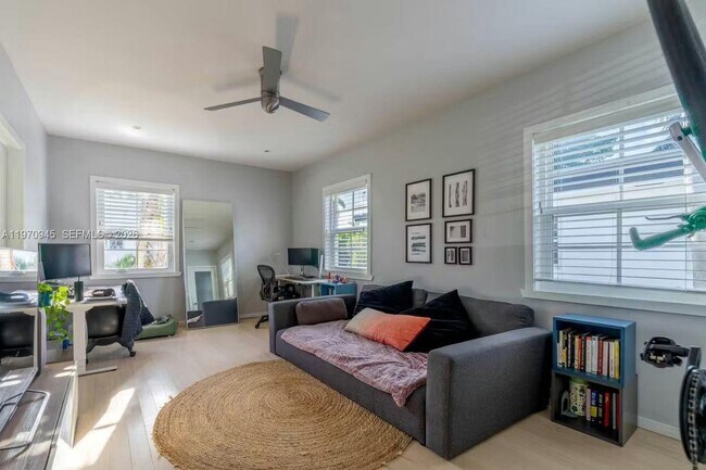 Building Photo - 1061 Michigan Ave